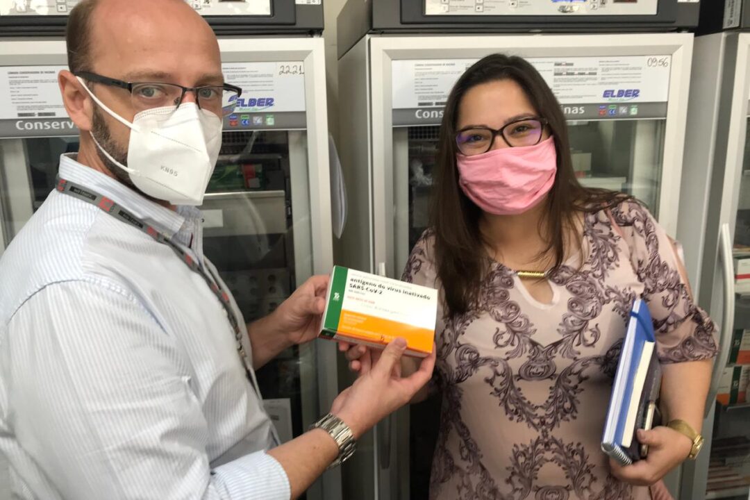 Líder da Bancada do PTB realiza visita na Vigilância em Saúde para conhecer o processo de vacinação contra a Covid-19