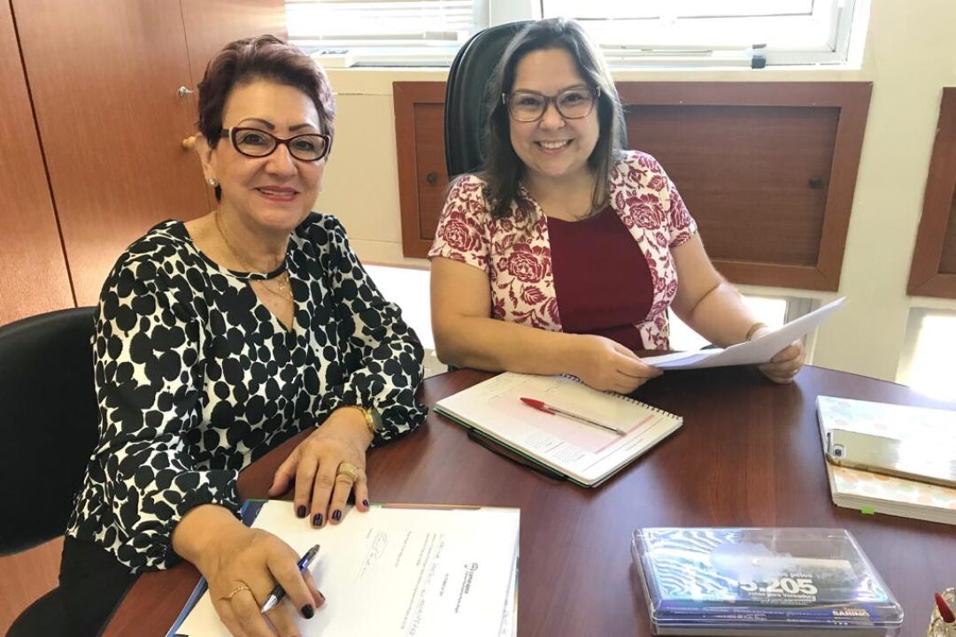 Vereadora recebe visita em seu gabinete da Psicóloga e Diretora do Instituto de Desenvolvimento Global (IDG) Zeila Bedin