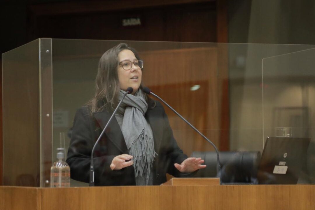 Câmara homenageia 18 anos da Escola de Gestão Pública