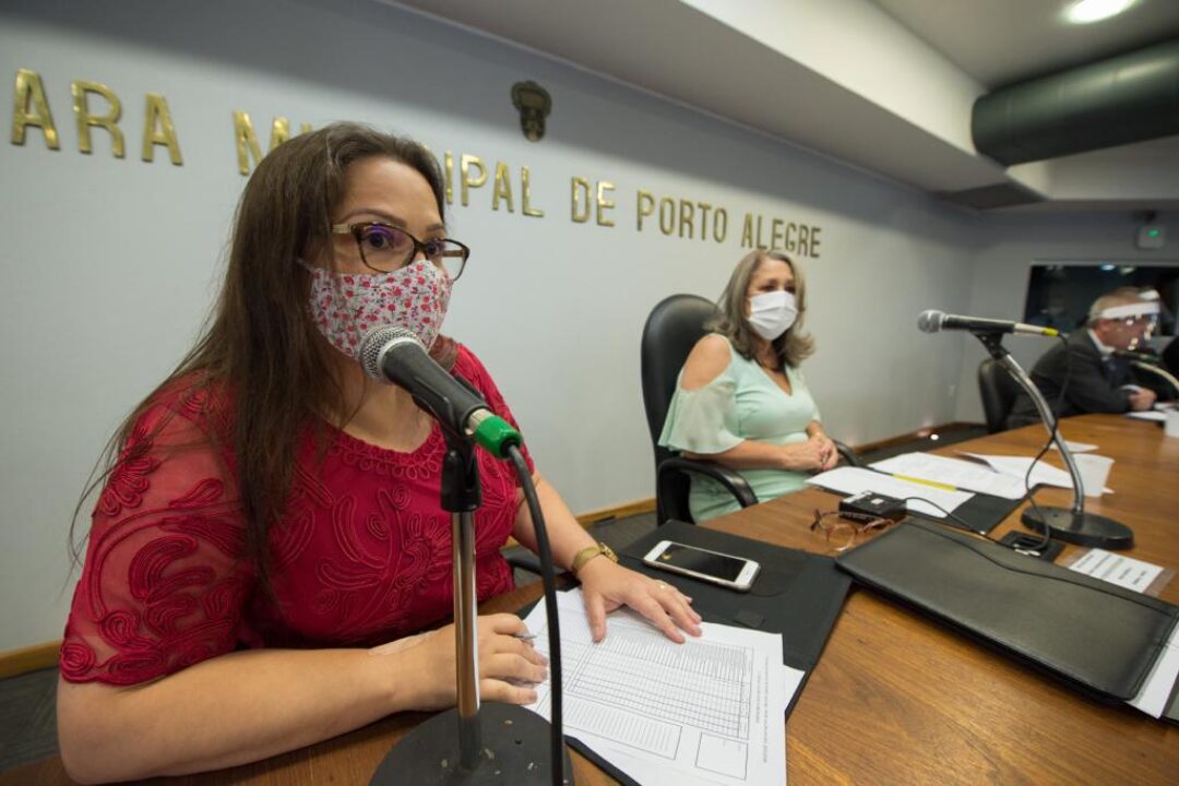 No evento de posse, vereadora Tanise secretariou os trabalhos da mesa