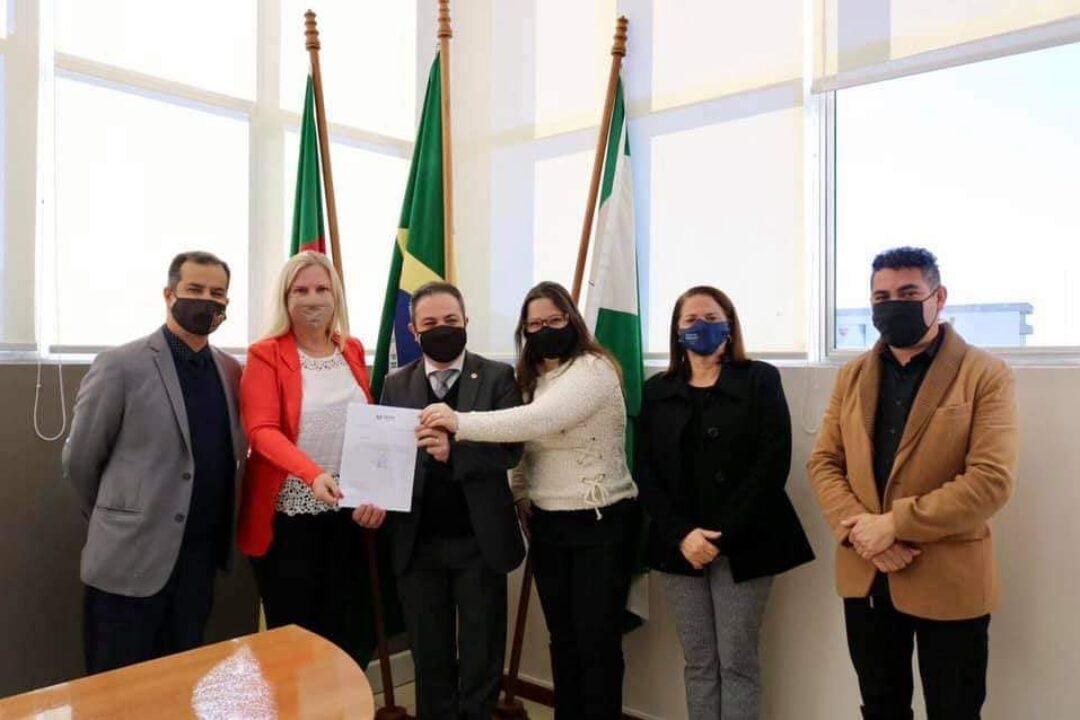 Deputado Elizandro Sabino entrega emenda parlamentar em Sapiranga