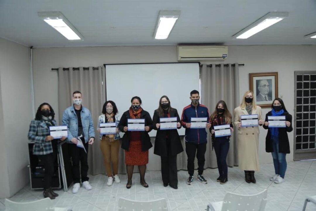 Curso acerte na entrevista e no currículo é realizado para sua oitava turma