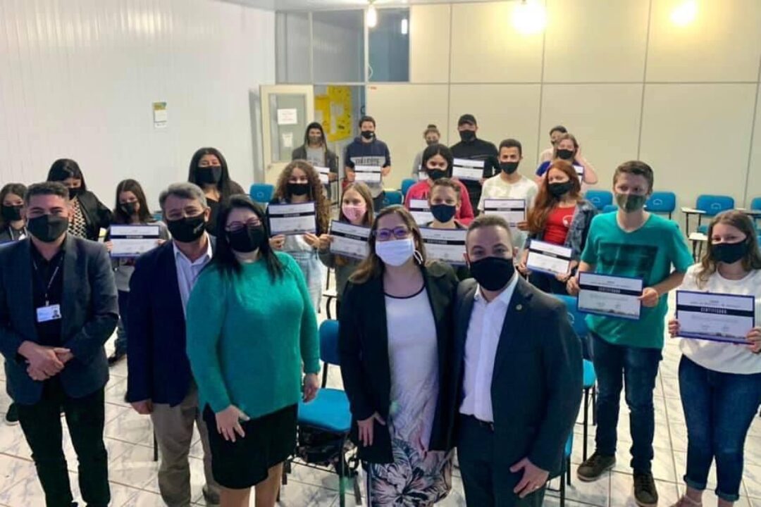 Novas turmas participam do curso acerte na entrevista e no currículo