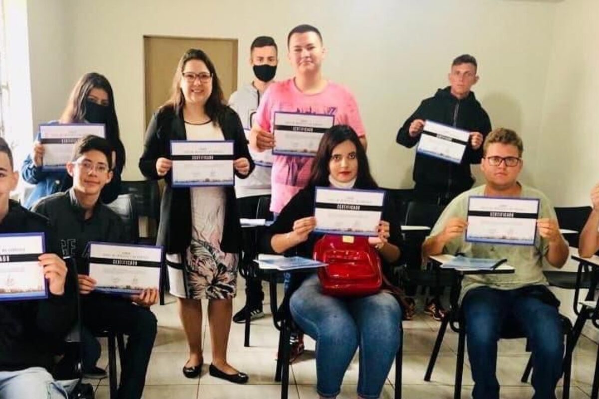 Novas turmas participam do curso acerte na entrevista e no currículo