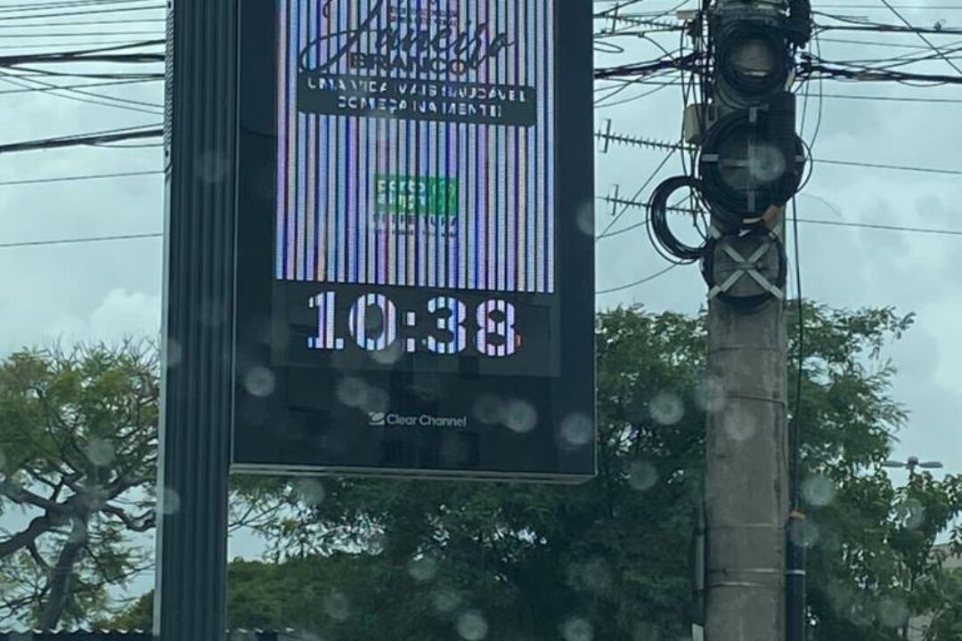 Campanha Janeiro Branco é estampada nos Relógios de Rua da Capital