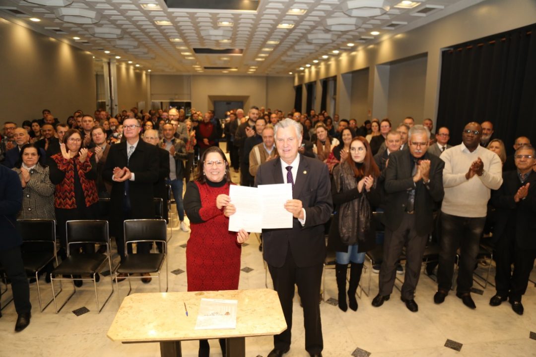 Momento histórico: Heinze e Tanise Sabino assumem compromisso com pautas do segmento evangélico