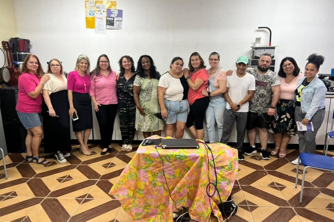 Tanise Sabino fala de gestão de emoções para professores da Ilha da Pintada