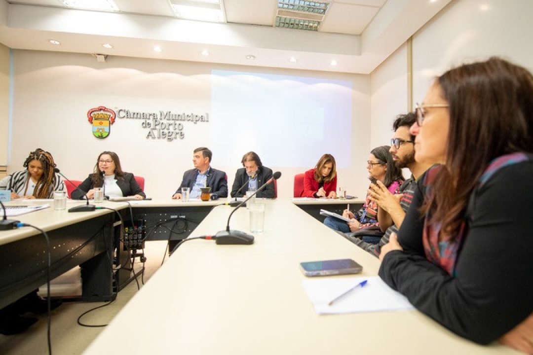 Cosmam cobra contratação de psicólogos e assistentes sociais para a Educação