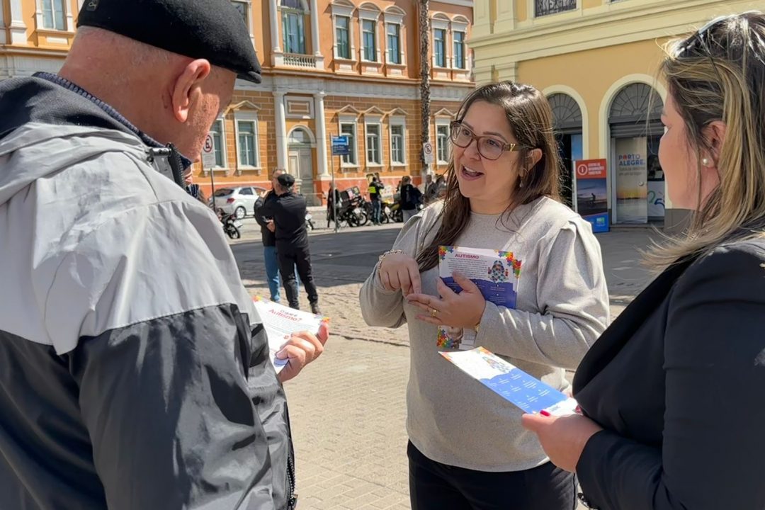 Ação promove conscientização sobre o TEA no Centro de Porto Alegre