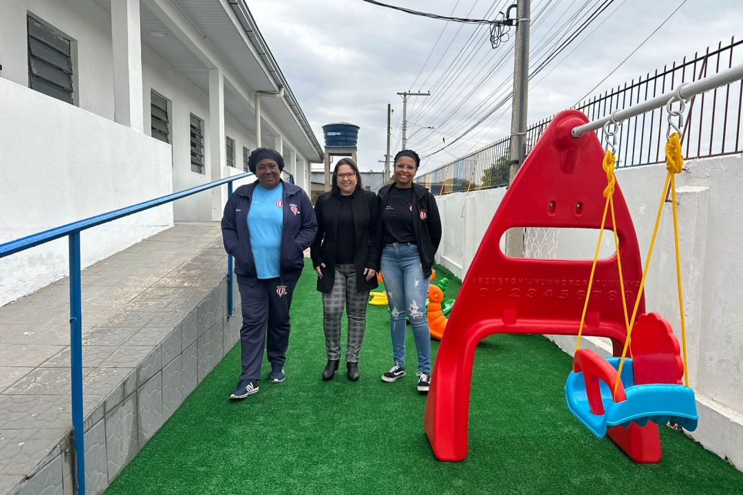 Tanise Sabino retorna a Creche Balão Mágico da Lomba do Pinheiro