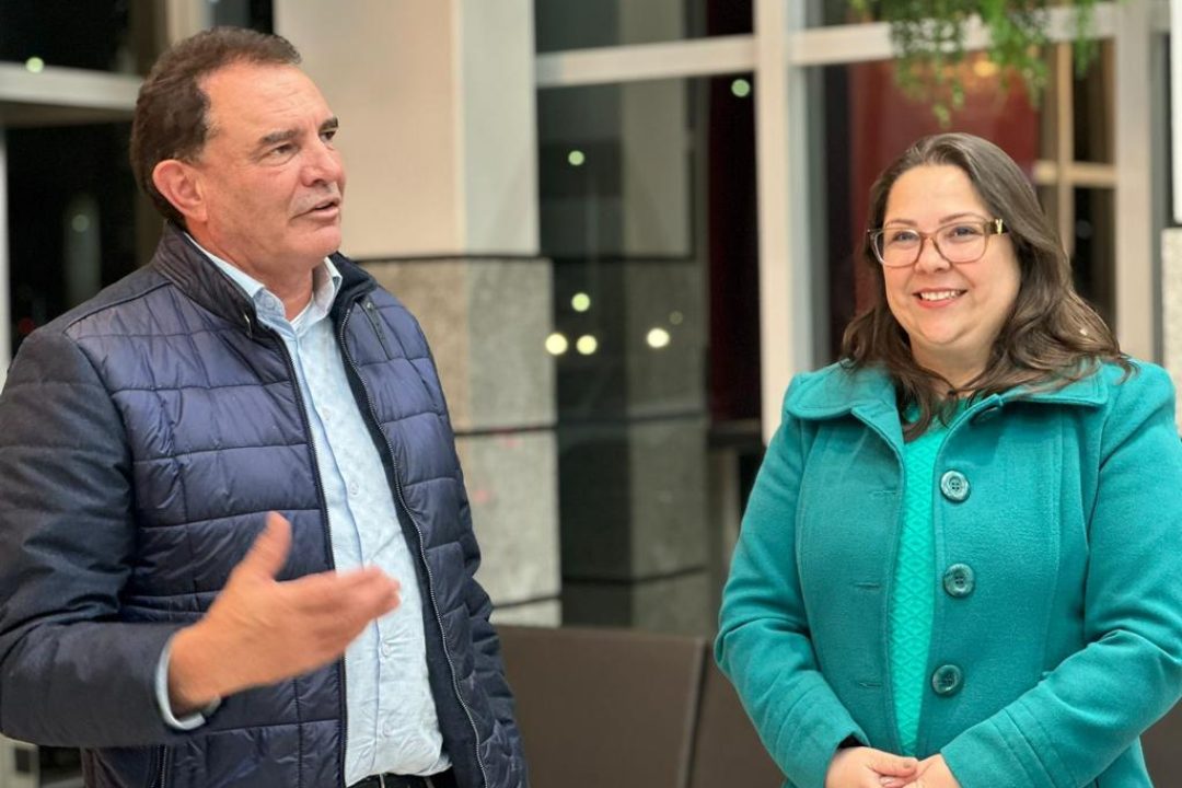 Pedro Henrique Brair, dono da Farmácia São João, aceita convite para receber o título de Cidadão de Porto Alegre