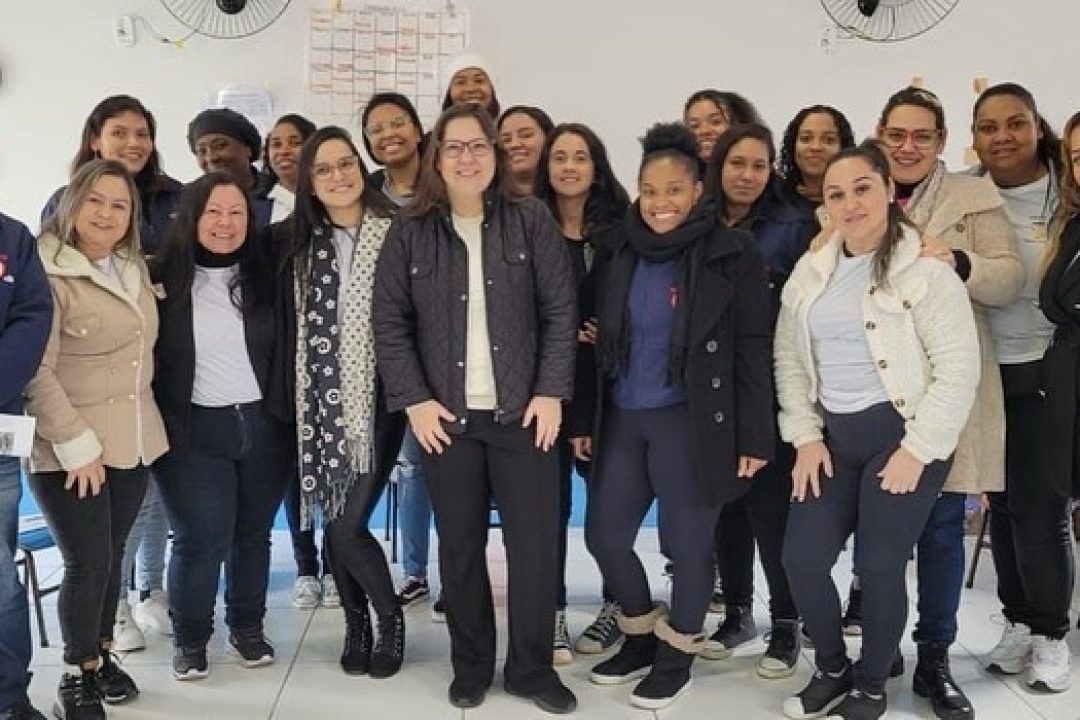 Manhã de capacitação sobre autismo na Escola de Educação Infantil Balão Mágico