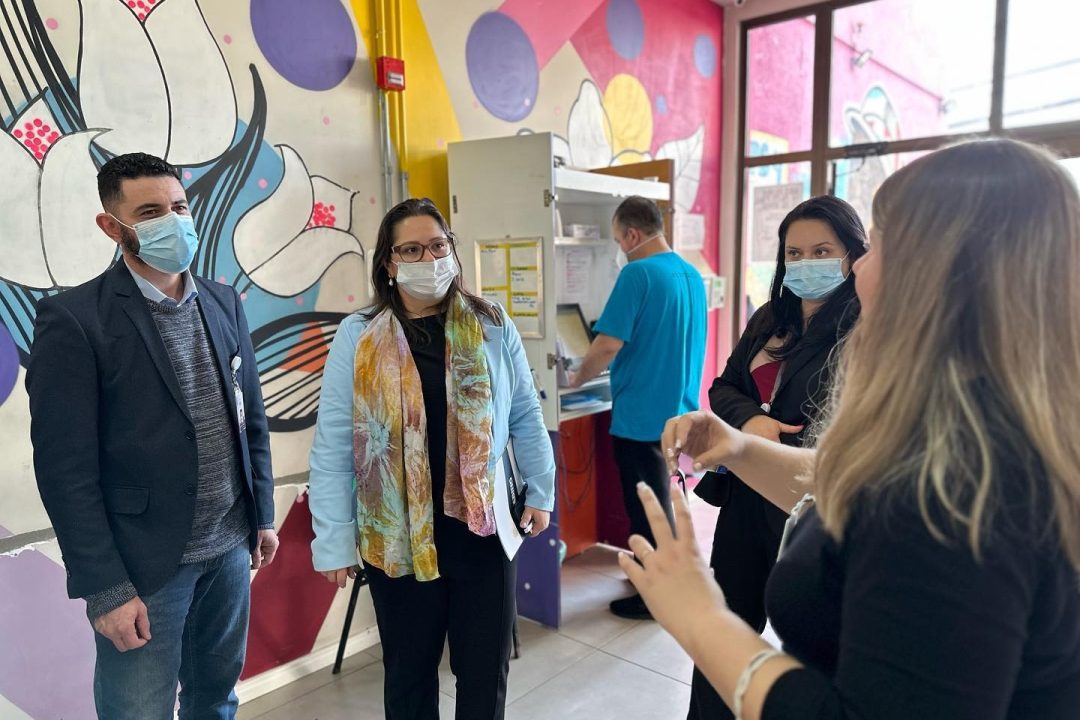 Tanise Sabino vista o CAPS IV Céu Aberto Álcool e Drogas