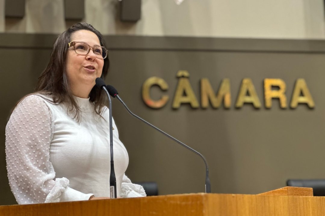 Vereadora Psicóloga Tanise Sabino utiliza a tribuna para falar do edital 10/2023