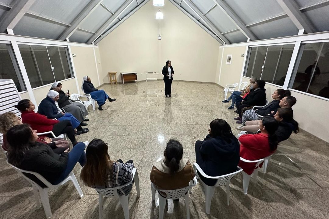 Vereadora Psicóloga Tanise Sabino realiza palestra sobre o Setembro Amarelo na Comunidade Terapêutica Marta e Maria