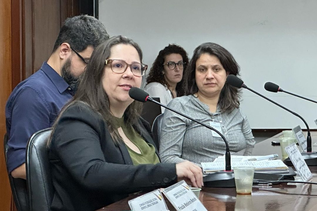 Tanise Sabino participa da Audiência Pública Estadual que discute a presença de Psicólogas e Assistentes Sociais na Educação Básica