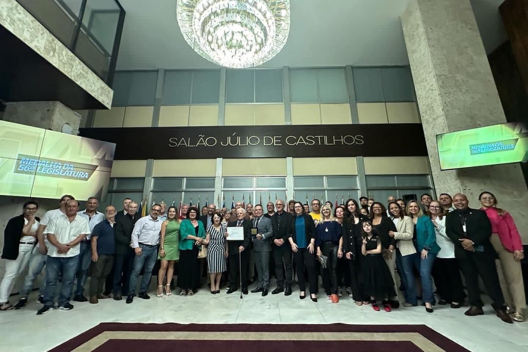 Deputado Sabino Homenageia Coordenador do NATA com Medalha da 56ª Legislatura