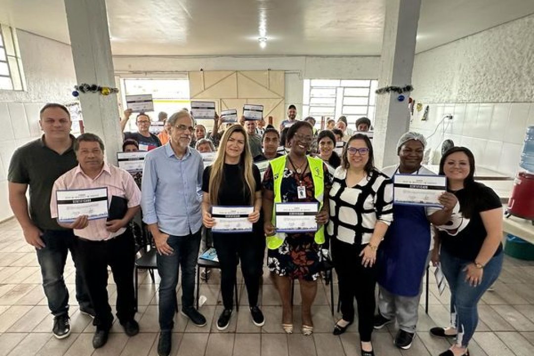 Curso “Acerte na Entrevista e no Currículo” é realizado em parceria com a Igreja Brasa