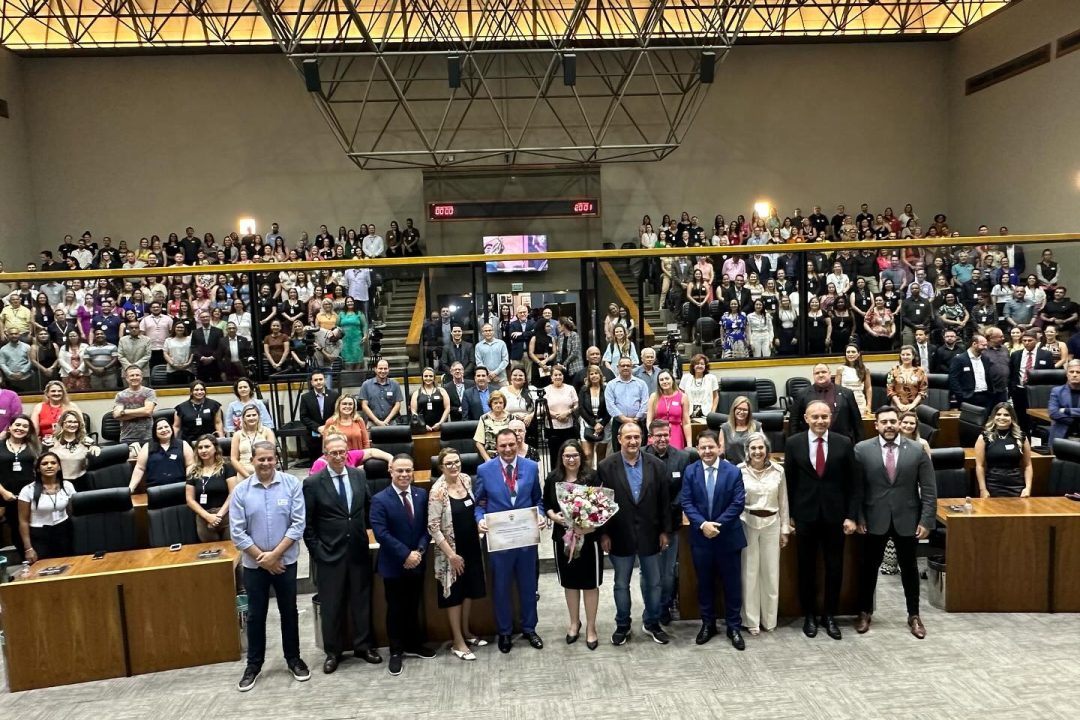 Tanise Sabino outorga título de Cidadão de Porto Alegre a Pedro Brair