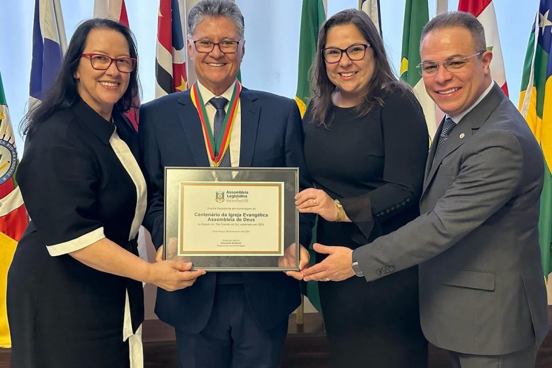 Deputado Sabino concede a Medalha Mérito Farroupilha ao Pr. Geraldino Silva, presidente da CIEPADERGS