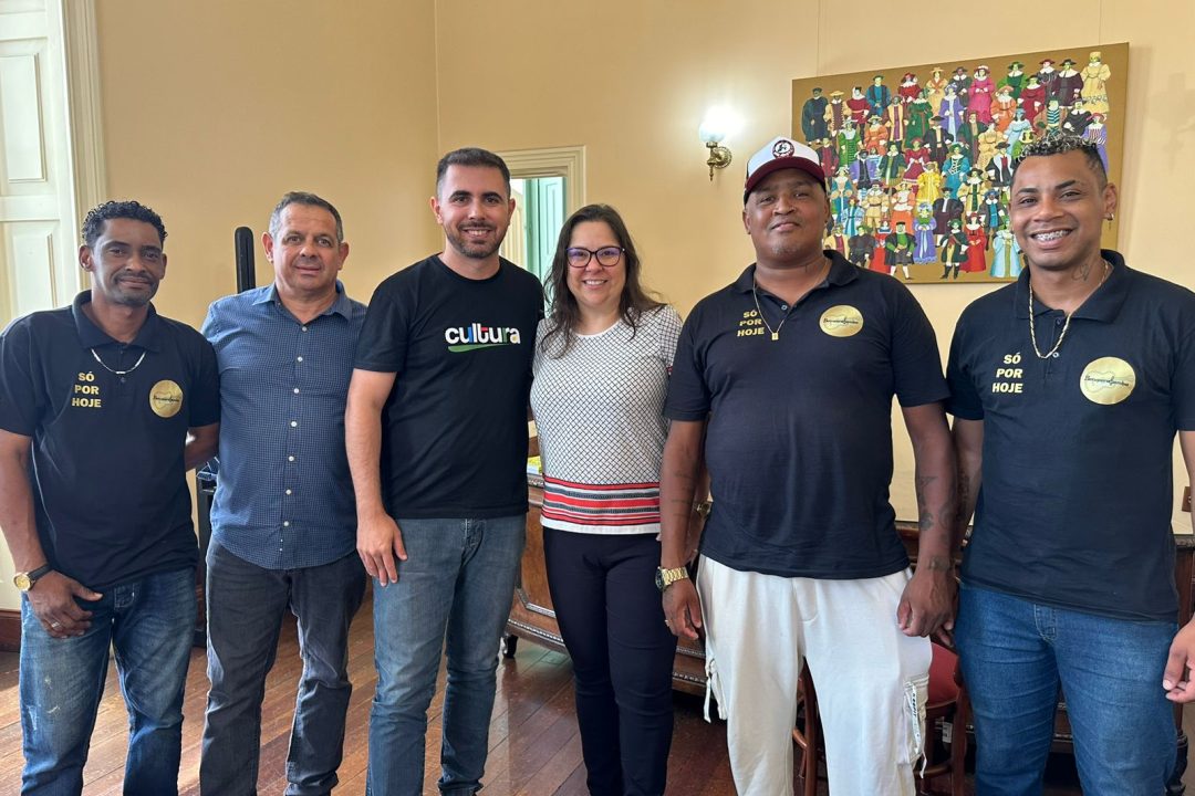 Tanise Sabino apresenta RecuperaSamba ao Secretário de Cultura