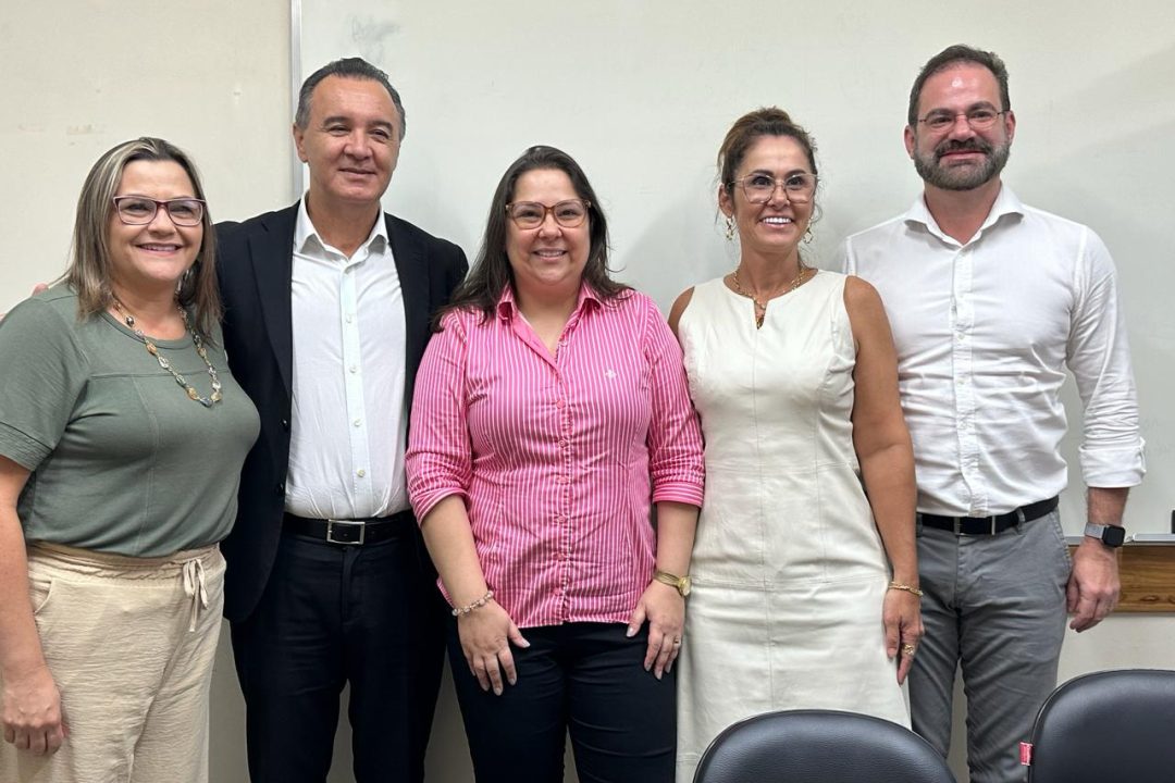 Tanise Sabino reúne SMED e ABESS para discutir o Programa Incluir Mais Poa