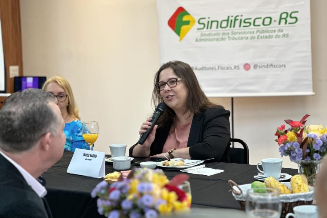 Vereadora Tanise Sabino participa do café da manhã do Sindifisco-RS