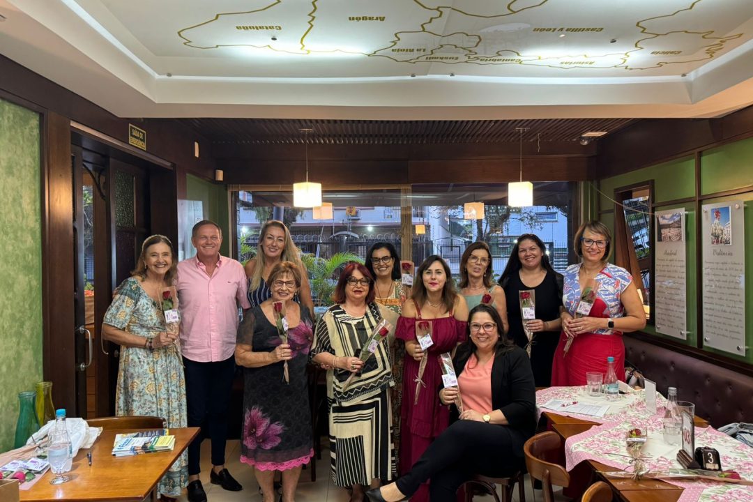 Tanise palestra para as associadas da ACESPA em homenagem ao dia da mulher