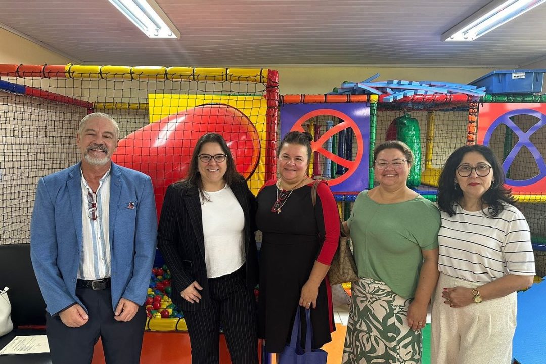 Tanise Sabino promove troca de experiências entre a Clínica Horizontes e o CERTA para o fortalecimento da rede de apoia a crianças com TEA