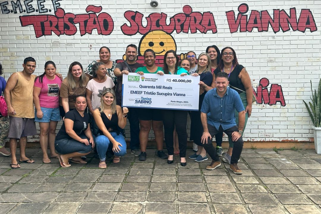 Tanise Sabino entrega 40 mil reais em emenda parlamentar para Escola Tristão Sucupira Viana