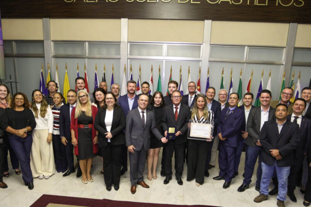 Parlamento gaúcho concede a medalha da 56º legislatura ao Delegado Carrion