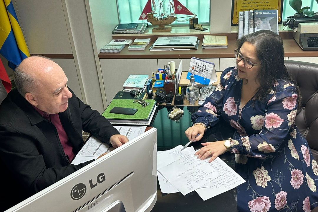 Tanise Sabino realiza reunião com pastor João Oliveira para tratar da preparação da exposição do Centenário da IEAD