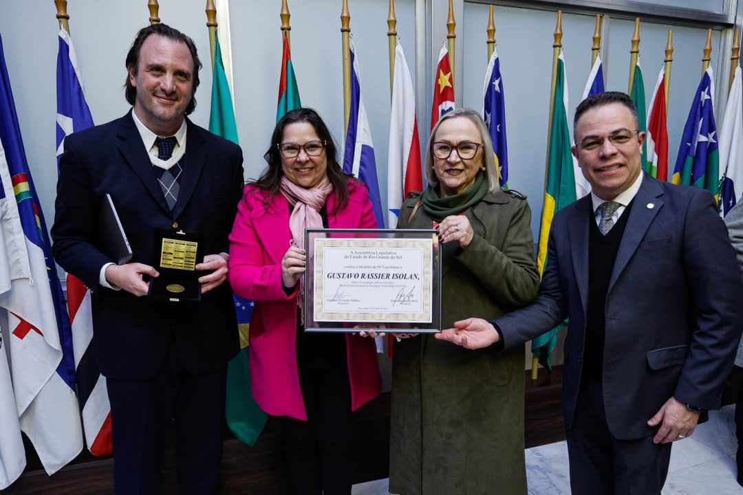Parlamento gaúcho concede a Medalha da 56ª Legislatura ao Dr. Gustavo Isolan