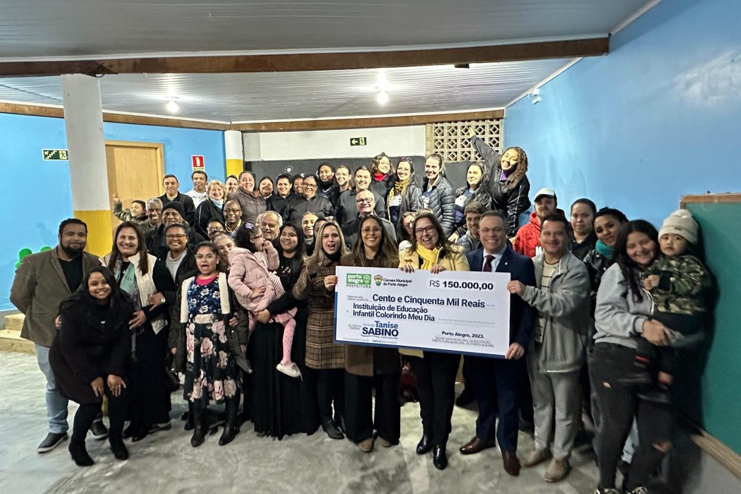 Tanise Sabino entrega 150 mil em emenda parlamentar para a Escola Colorindo Meu Dia