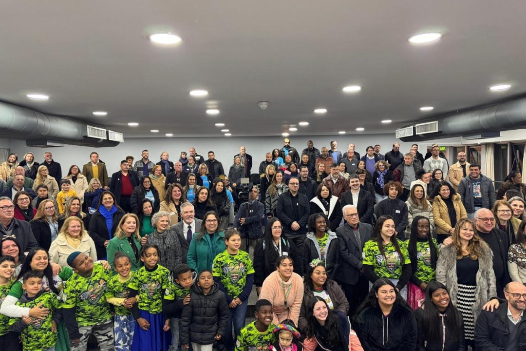 Tanise Sabino concede Diploma de Honra ao Mérito ao Dr. Alceu Gomes Filho