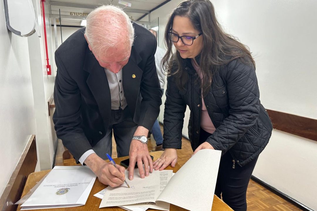 Vereadora Psicóloga Tanise Sabino propõe alteração do currículo acadêmico do curso de psicologia