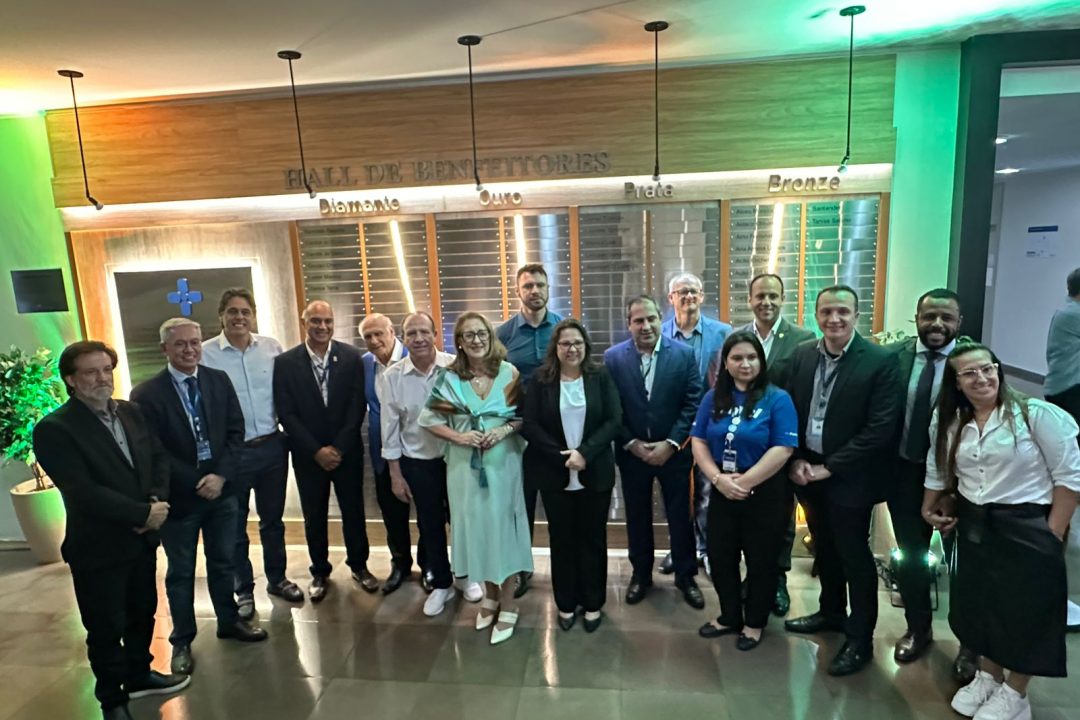 Tanise Sabino tem seu nome incluído no Hall dos Benfeitores do Hospital São Lucas da PUCRS