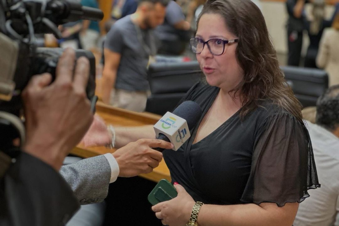 Tanise Sabino toma posse para o segundo mandato na Câmara com compromisso renovado pela saúde mental