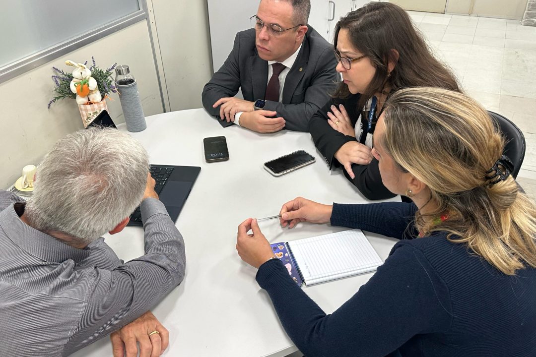 Vereadora Tanise Sabino participa de reunião na Secretaria Estadual de Saúde para apresentar programa de promoção da saúde mental