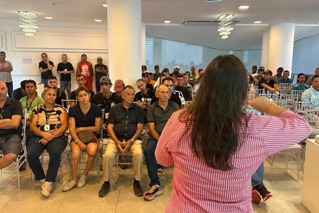 Vereadora Psicóloga Tanise Sabino aborda saúde mental e qualidade de vida em palestra no Jockey Club do RS