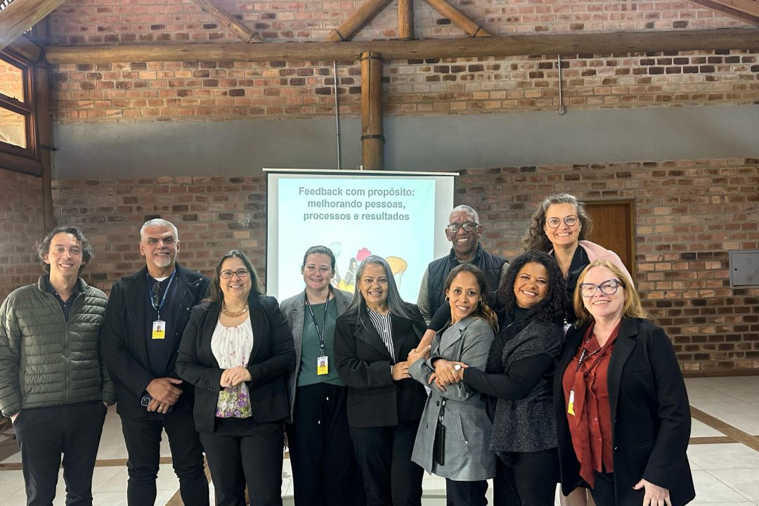 Tanise Sabino promove encontro com equipe para trabalhar o feedback como ferramenta de crescimento pessoal e institucional