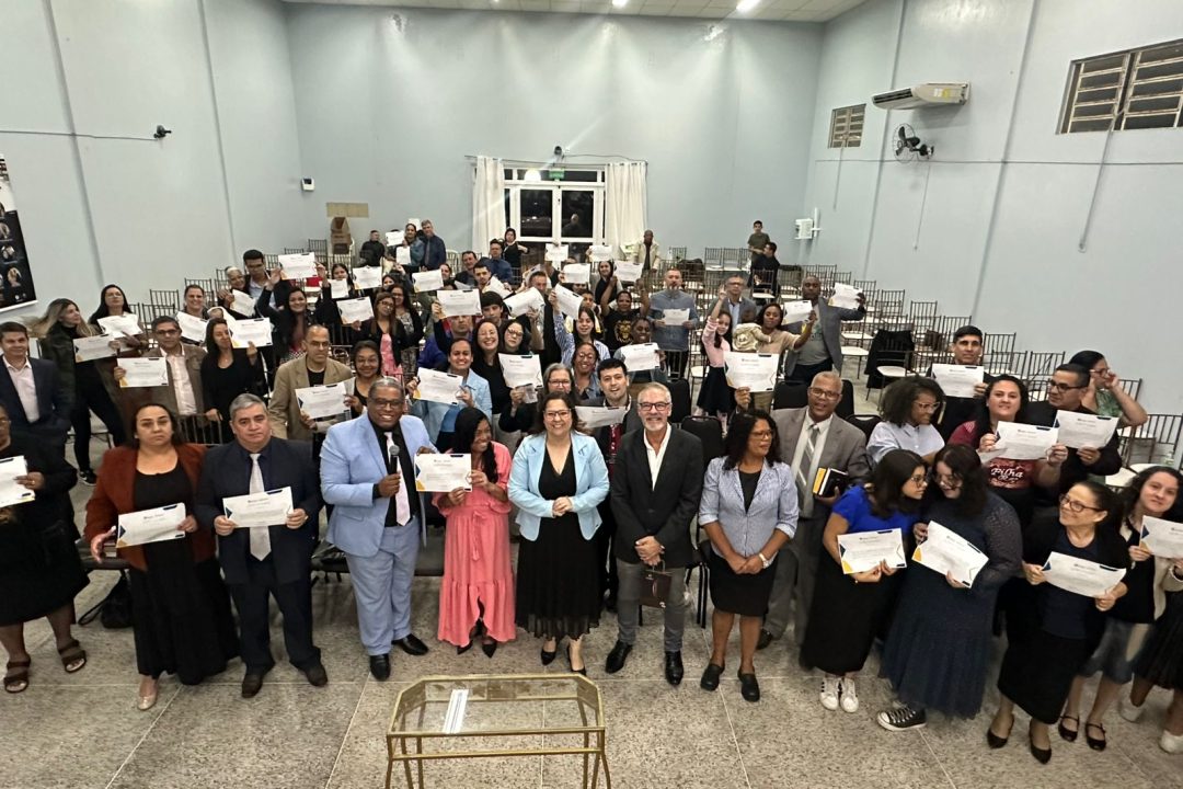 Tanise Sabino e Dr. Alceu Gomes realizam palestra sobre autismo no Distrito Safira da Igreja Evangélica Assembleia de Deus