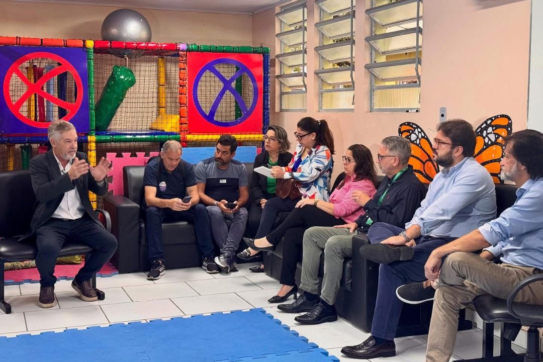 Visita da COSMAM e do CREMERS ao Certa reforçam compromisso com a ampliação do atendimento a pessoas com autismo no SUS