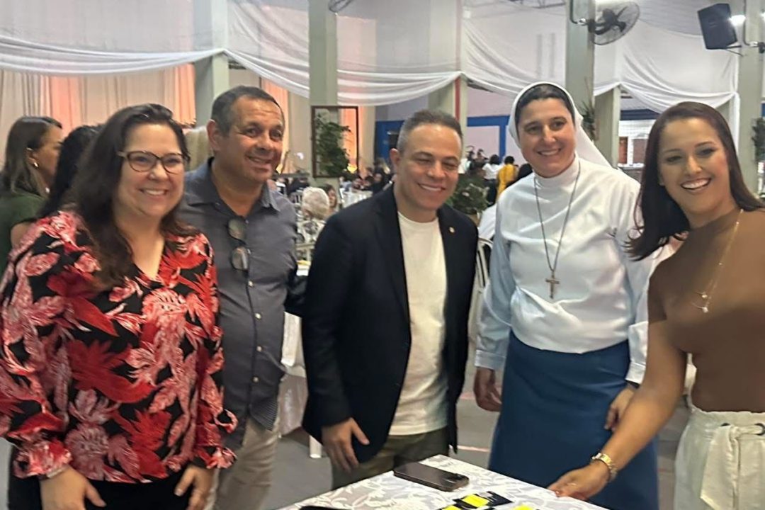 Vereadora Tanise Sabino e deputado Elizandro Sabino prestigiam jantar comemorativo pelos 30 anos da Casa Marta e Maria