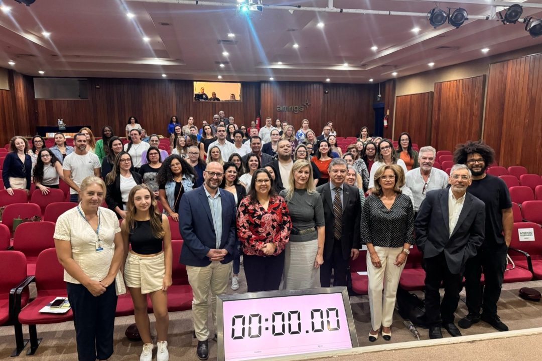 Evento debate impactos das redes sociais na saúde mental de crianças e adolescentes na AMRIGS