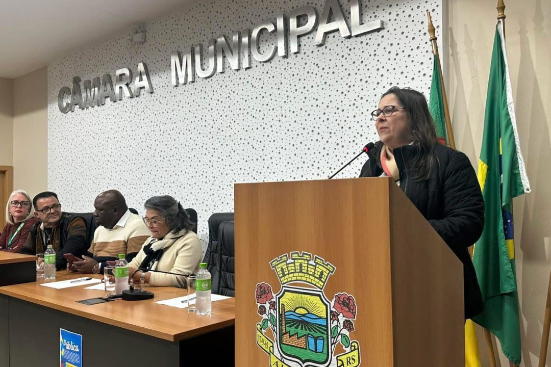 Vereadora Tanise Sabino destaca importância do Programa Acolher & Incluir em audiência pública na Câmara