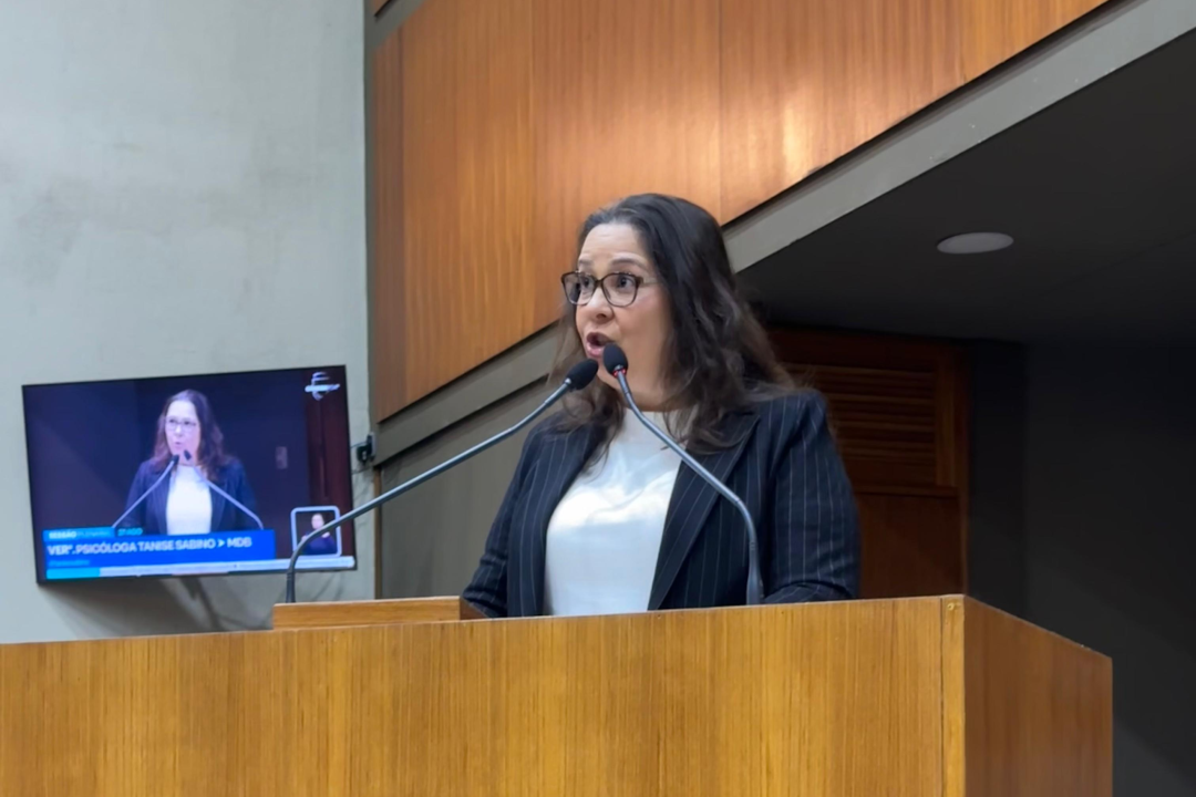 Tanise Sabino utiliza a tribuna e alerta para riscos do fechamento das emergências em saúde mental em Porto Alegre