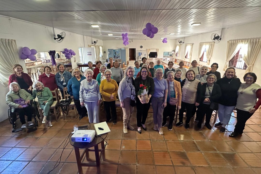 Palestra sobre autoestima na terceira idade reúne mulheres no Clube de Mães Nossa Senhora das Graças