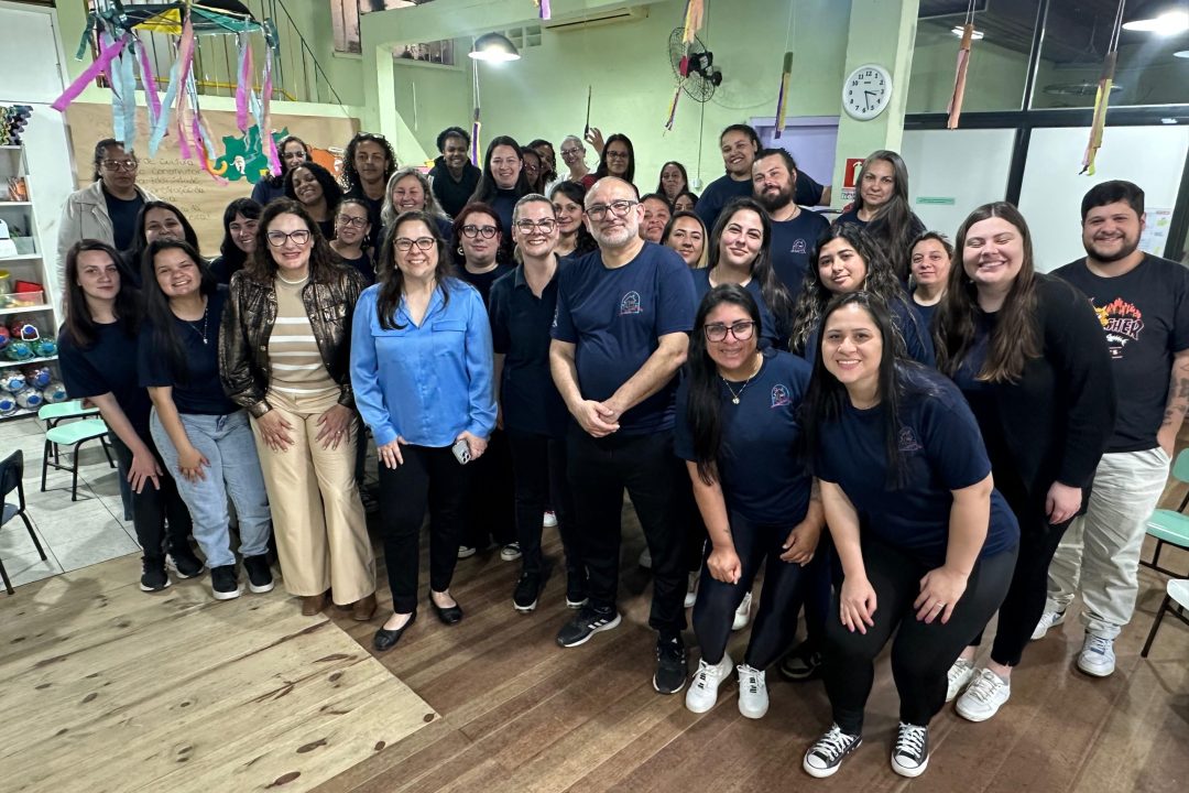 Formação pedagógica aborda desenvolvimento infantil e inclusão na escola de educação infantil Cantinho dos Piás