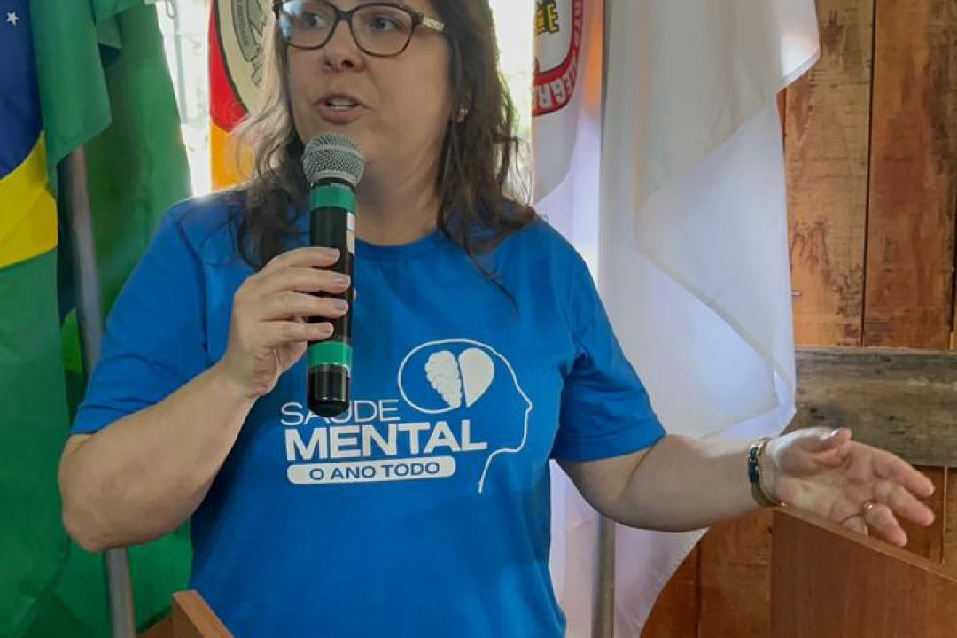 Tanise Sabino defende manutenção das emergências em saúde mental durante sessão ordinária no Acampamento Farroupilha